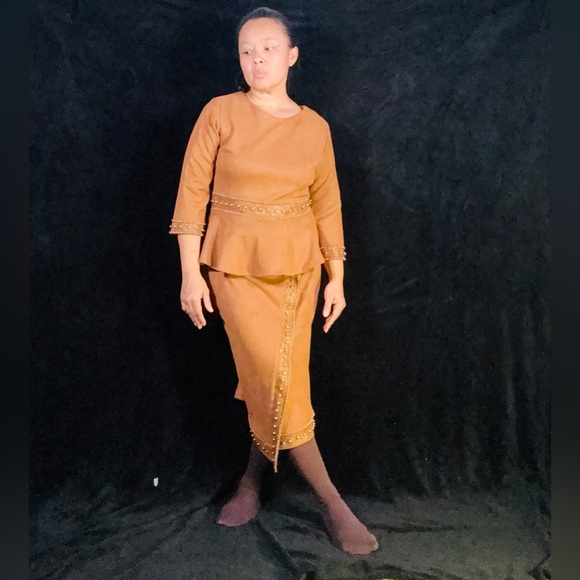 Elegant Asymmetrical Brown set - Picture 3 of 13